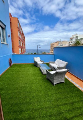 Apartamento a pie de playa con una amplia terraza